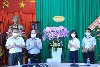 Lãnh đạo Tỉnh ủy Đồng Nai chúc mừng Sở Giáo dục và Đào tạo nhân kỷ niệm 39 năm Ngày Nhà giáo Việt Nam.