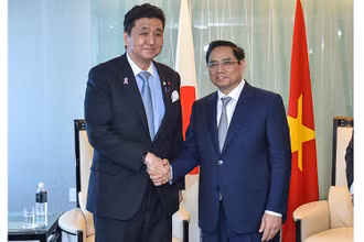Thủ tướng Phạm Minh Chính bày tỏ vui mừng trước sự phát triển tốt đẹp của quan hệ Đối tác chiến lược sâu rộng Việt Nam-Nhật Bản trên các lĩnh vực, trong đó hợp tác quốc phòng là một trong những trụ cột hợp tác quan trọng. (Ảnh: VGP/Nhật Bắc)