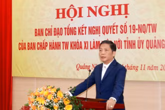 Đồng chí Trần Tuấn Anh, Ủy viên Bộ Chính trị, Trưởng Ban Kinh tế Trung ương, Phó Trưởng Ban Thường trực Ban Chỉ đạo phát biểu tại hội nghị.
