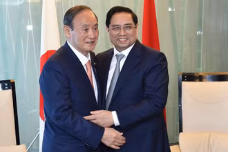 Thủ tướng Chính phủ Phạm Minh Chính đã tiếp cựu Thủ tướng Nhật Bản Suga Yoshihide. (Ảnh: VGP)