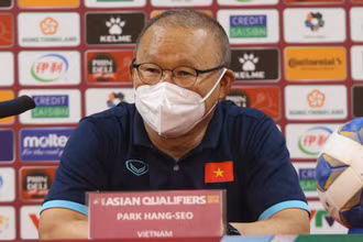 HLV Park Hang-seo cảm ơn học trò vì đã chiến đấu hết sức mình (Ảnh: VFF).