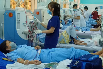 Nhiều bệnh nhân trở lại chạy thận nhân tạo tại Bệnh viện đa khoa tỉnh Thái Bình sáng 5/11.