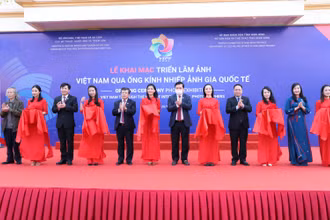 Khai mạc triển lãm ảnh tại Ninh Bình.