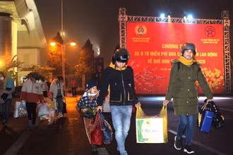 Các cấp công đoàn Hà Nội tổ chức đưa công nhân lao động về quê ăn Tết năm 2020.
