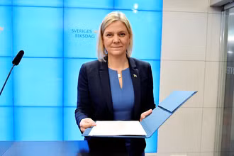 Thủ tướng Thuỵ Điển vừa được bầu Magdalena Andersson tham dự cuộc họp báo tại Stockholm, ngày 24/11. (Ảnh: Reuters)