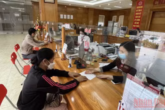 Nhờ tuân thủ nghiêm ngặt các biện pháp phòng dịch, hoạt động tại 2 Ngân hàng Nông nghiệp và Phát triển Nông thôn Việt Nam ở Hà Tĩnh vẫn được duy trì liên tục.