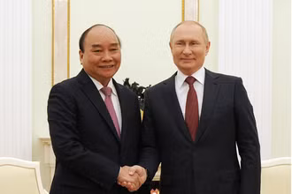 Chủ tịch nước Nguyễn Xuân Phúc và Tổng thống Vladimir Putin.