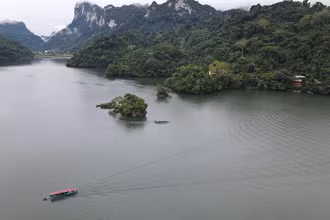 Một góc thắng cảnh du lịch hồ Ba Bể.