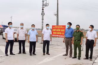 Chốt kiểm soát dịch tại xã Bồ Sao, huyện Vĩnh Tường, tỉnh Vĩnh Phúc. 