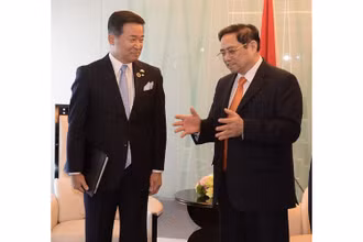 Thủ tướng Phạm Minh Chính trao đổi với lãnh đạo Tập đoàn Sumitomo.