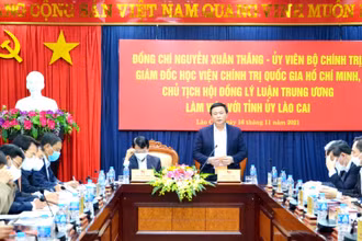 Đồng chí Nguyễn Xuân Thắng, Ủy viên Bộ Chính trị, Giám đốc Học viện Chính trị Quốc gia Hồ Chí Minh, Chủ tịch Hội đồng lý luận Trung ương làm việc với Tỉnh ủy Lào Cai.