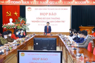 Họp báo công bố Giải thưởng “Nghiên cứu lý luận chính trị”. (Ảnh: HOÀNG LÂM) 