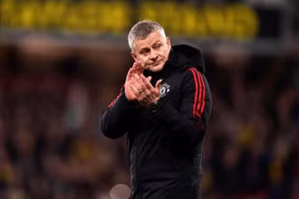 Ole Gunnar Solskjaer buồn bã sau trận thua 1-4 trước Watford. (Ảnh: Guardian)