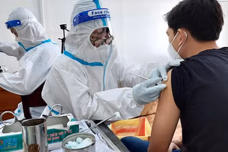 Cà Mau đẩy mạnh tiêm vaccine tăng kháng thể cho nhân dân.