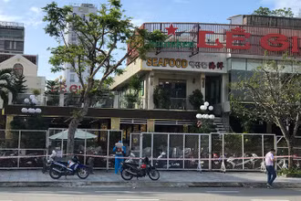 Tạm thời phong tỏa nhà hàng Lê Gia 2 và phun khử khuẩn sáng 3/11.