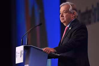 Tổng Thư ký Liên hợp quốc Antonio Guterres phát biểu tại phiên khai mạc Hội nghị thượng đỉnh các nhà lãnh đạo thế giới trong khuôn khổ COP26. (Ảnh: Getty Images)