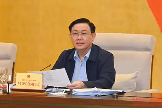 Chủ tịch Quốc hội Vương Đình Huệ phát biểu khai mạc phiên họp. (Ảnh: Duy Linh)