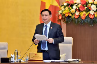 Chủ tịch Quốc hội Vương Đình Huệ phát biểu bế mạc phiên họp. (Ảnh: DUY LINH)