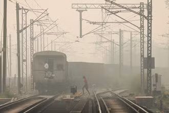 Thủ đô New Delhi bị ô nhiễm khói bụi. (Ảnh: Reuters)