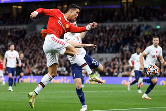 Ronaldo ghi bàn trong chiến thắng 3-0 trước Tottenham. (Ảnh: Getty Images)