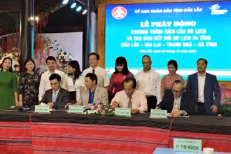 Lãnh đạo Hiệp hội Du lịch Đắk Lắk-Gia Lai-Thanh Hóa-Hà Tĩnh ký kết hợp tác, triển khai các gói kích cầu du lịch.