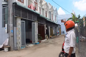 Dãy nhà liền kề xây dựng trái phép trên đất nông nghiệp ở thửa đất 393.