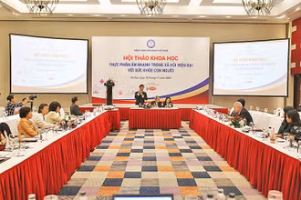 TS,BS Trương Hồng Sơn công bố các nghiên cứu về thực phẩm ăn liền tại Hội thảo.