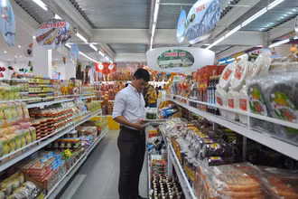 Đa dạng nguồn hàng cho dịp Tết.