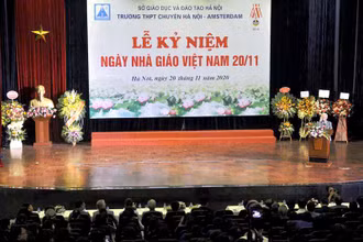 Trường THPT chuyên Hà Nội - Amsterdam tổ chức kỷ niệm Ngày Nhà giáo Việt Nam.