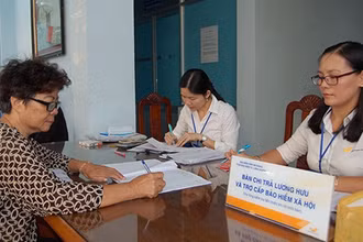 Chi trả lương hưu qua bưu điện (Ảnh minh họa: VNPost).