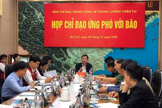 Toàn cảnh cuộc họp chỉ đạo ứng phó cơn bão số 12 sáng 9-11.
