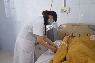 Sau tiệc cưới năm người nhập viện nghi ngô độc thực phẩm