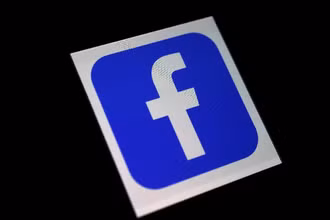 Facebook đang phải đối mặt với những lời chỉ trích từ các quản trị nội dung khi gọi họ trở lại văn phòng làm việc.