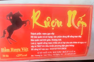 Hình ảnh sản phẩm rượu gây ngộ độc cho bệnh nhân. (Ảnh: BV Bạch Mai cung cấp)