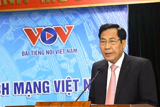 Đồng chí Thuận Hữu phát biểu ý kiến tại Tọa đàm.