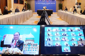 Thủ tướng Nguyễn Xuân Phúc và lãnh đạo các nền kinh tế thành viên thông qua “Tầm nhìn APEC Putrajaya 2040”. 