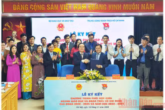 Quang cảnh lễ ký kết Chương trình phối hợp giai đoạn 2020-2025 giữa ngành Giáo dục và Đoàn TNCS Hồ Chí Minh.