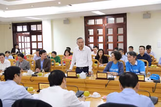 gày 10-11, Thứ trưởng Phùng Đức Tiến làm việc với hai tỉnh Hà Tĩnh, Quảng Bình về khắc phục hậu quả mưa lũ ở miền trung.