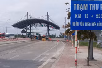 Hiện trường vụ nổ súng tại trạm thu phí Thanh Nê, Kiến Xương (Thái Bình) trong đêm 23-11.