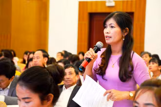 Các đại biểu thảo luận, bàn giải pháp tháo gỡ khó khăn, tăng cường tiếng Việt cho trẻ mầm non, học sinh tiểu học người DTTS.