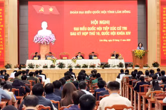 Quang cảnh buổi tiếp xúc cử tri.