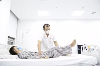 Bệnh nhân đã được phẫu thuật thay khớp háng thành công.