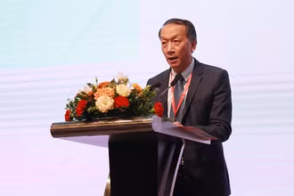 TS Bạch Quốc Khánh, Viện trưởng Viện Huyết học - Truyền máu Trung ương phát biểu tại hội nghị. 