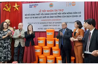 2.800 bộ đồ dùng cứu trợ khẩn cấp dành tặng phụ nữ tại Đà Nẵng