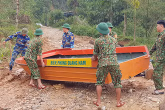 Lực lượng cứu hộ tổ chức tìm kiếm lòng hồ Thủy điện sông Tranh 2 