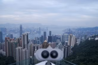 "Bong bóng du lịch" giữa Singapore-Hồng Kông (Trung Quốc) đã phải tạm hoãn do số ca Covid-19 tại Hồng Kông gia tăng (Ảnh: REUTERS)