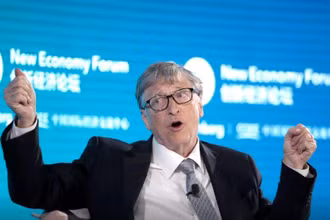 Bill Gates, đồng Chủ tịch Quỹ Bill & Melinda Gates, tham dự cuộc trò chuyện tại Diễn đàn Kinh tế Mới 2019 ở Bắc Kinh, Trung Quốc ngày 21-11-2019. Ảnh: Reuters.