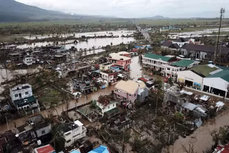 Cảnh hoang tàn tại huyện Malinao thuộc tỉnh Albay, ngày 1-11, sau khi bão Goni tràn vào. (Ảnh: Getty Images)