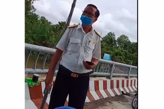 Ông Trần Khởi Nghĩa không chấp hành Chỉ thị 16. (Ảnh cắt từ clip lực lượng phòng, chống dịch Covid-19 huyện Châu Thành)