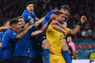 Các cầu thủ Italia ăn mừng trong trận chung kết EURO 2020 với tuyển Anh. (Ảnh: Getty)